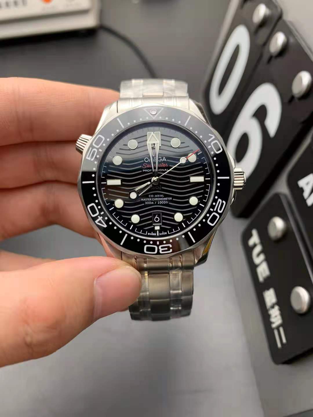 Replika Omega Seamaster Diver 300m Siyah