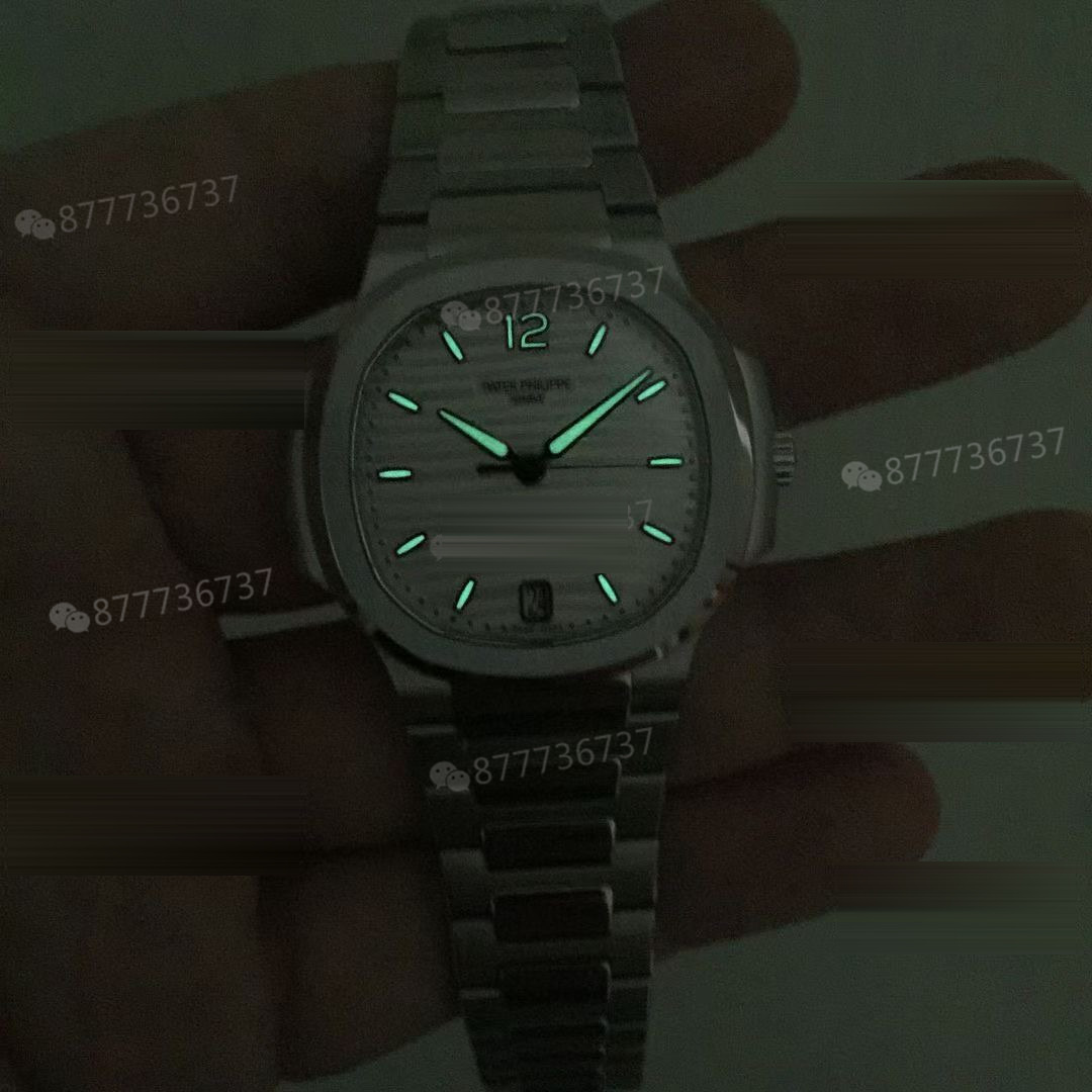 3K Factory Patek Philippe PP7118 kadın Nautilus modeli ilk bakışta replika belli oluyor mu? — 11. fotoğraf