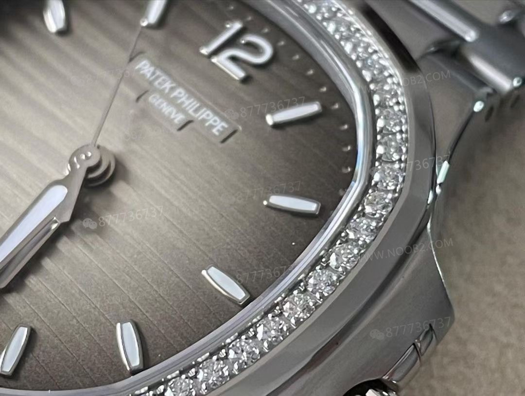 3K Factory Patek Philippe PP7118 kadın Nautilus modeli ilk bakışta replika belli oluyor mu? — 14. fotoğraf
