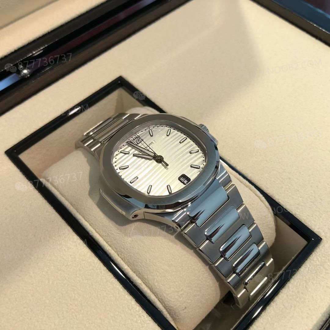 3K Factory Patek Philippe PP7118 kadın Nautilus modeli ilk bakışta replika belli oluyor mu? — 18. fotoğraf