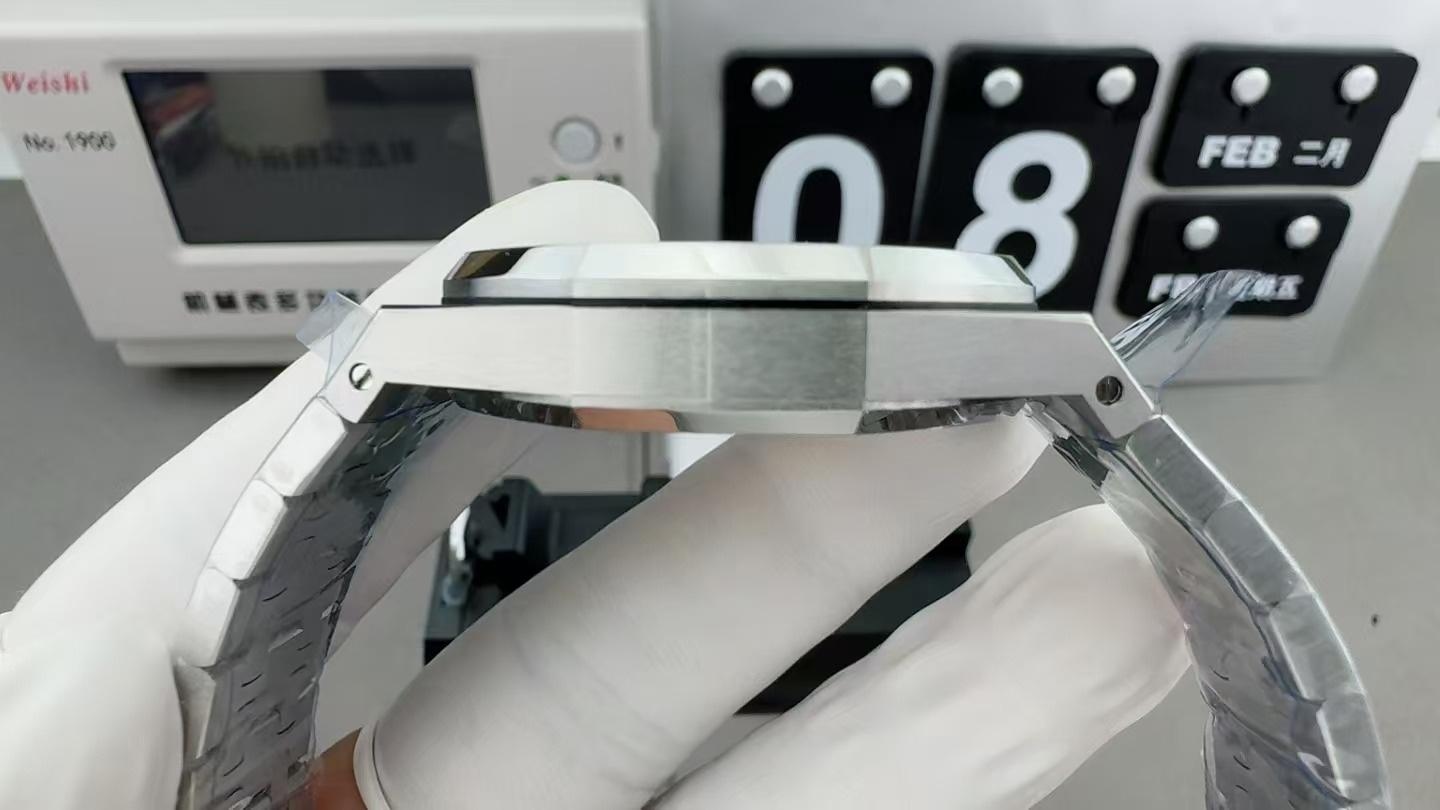 APS Factory Audemars Piguet 15450'yi uzmanlar nasıl değerlendiriyor? — 6. fotoğraf
