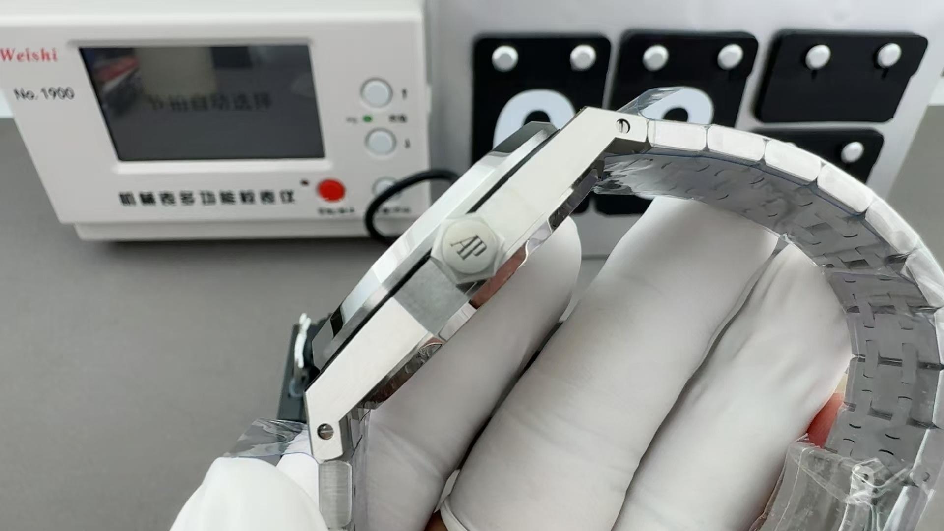 APS Factory Audemars Piguet 15450'yi uzmanlar nasıl değerlendiriyor? — 7. fotoğraf