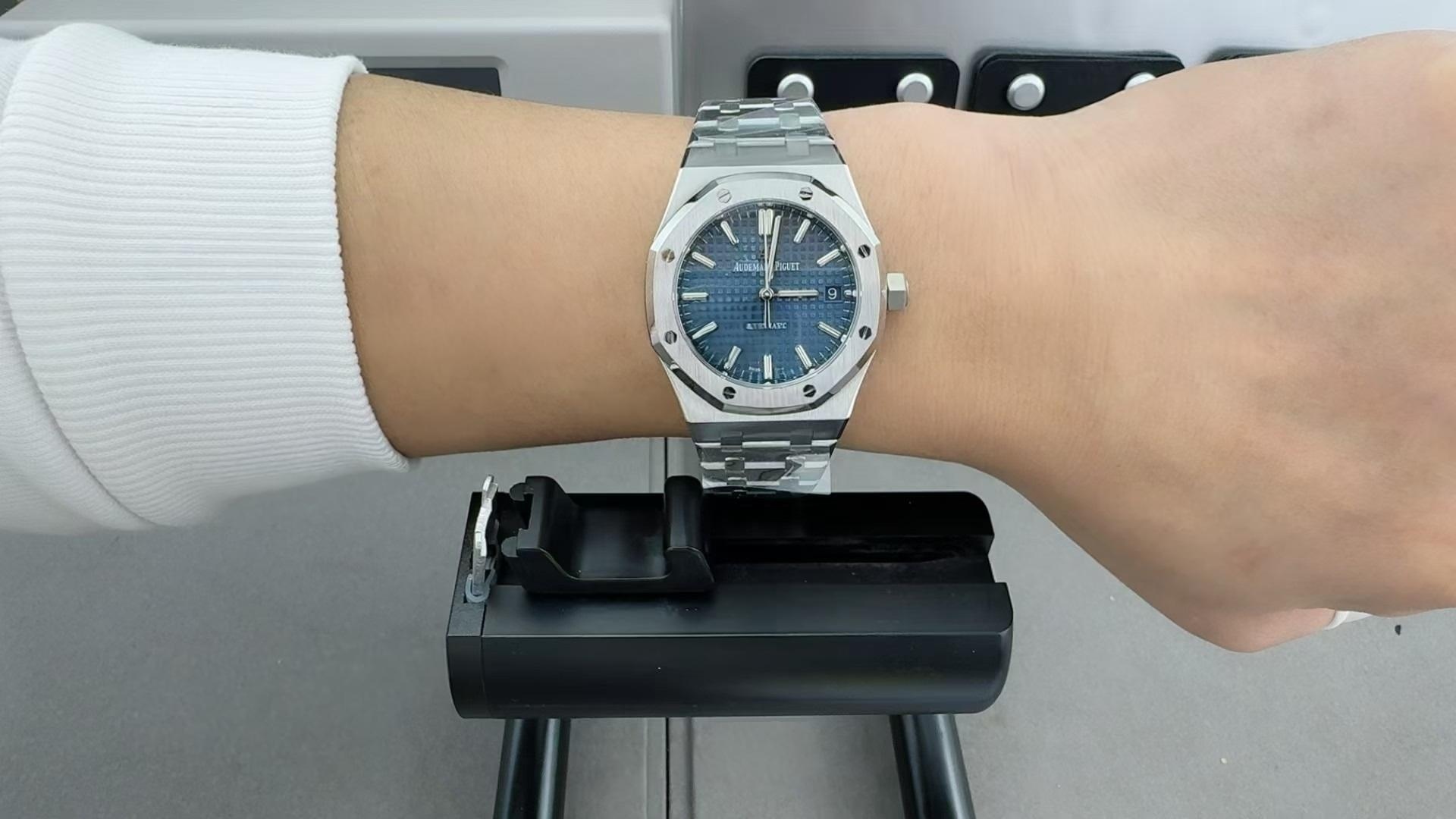 APS Factory Audemars Piguet 15450'yi uzmanlar nasıl değerlendiriyor? — 8. fotoğraf