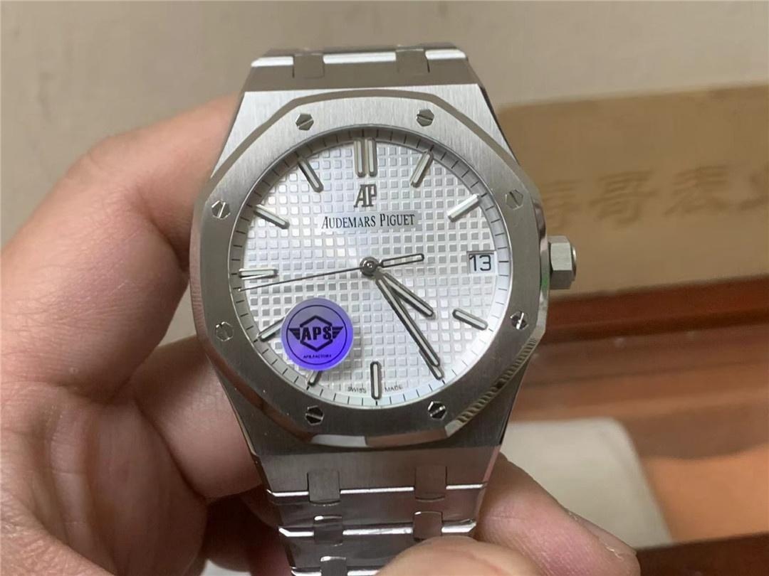 APS Factory Audemars Piguet 15500 V3 kadranı ışıma desenli ve başka nelerle güncellendi? — 1. fotoğraf