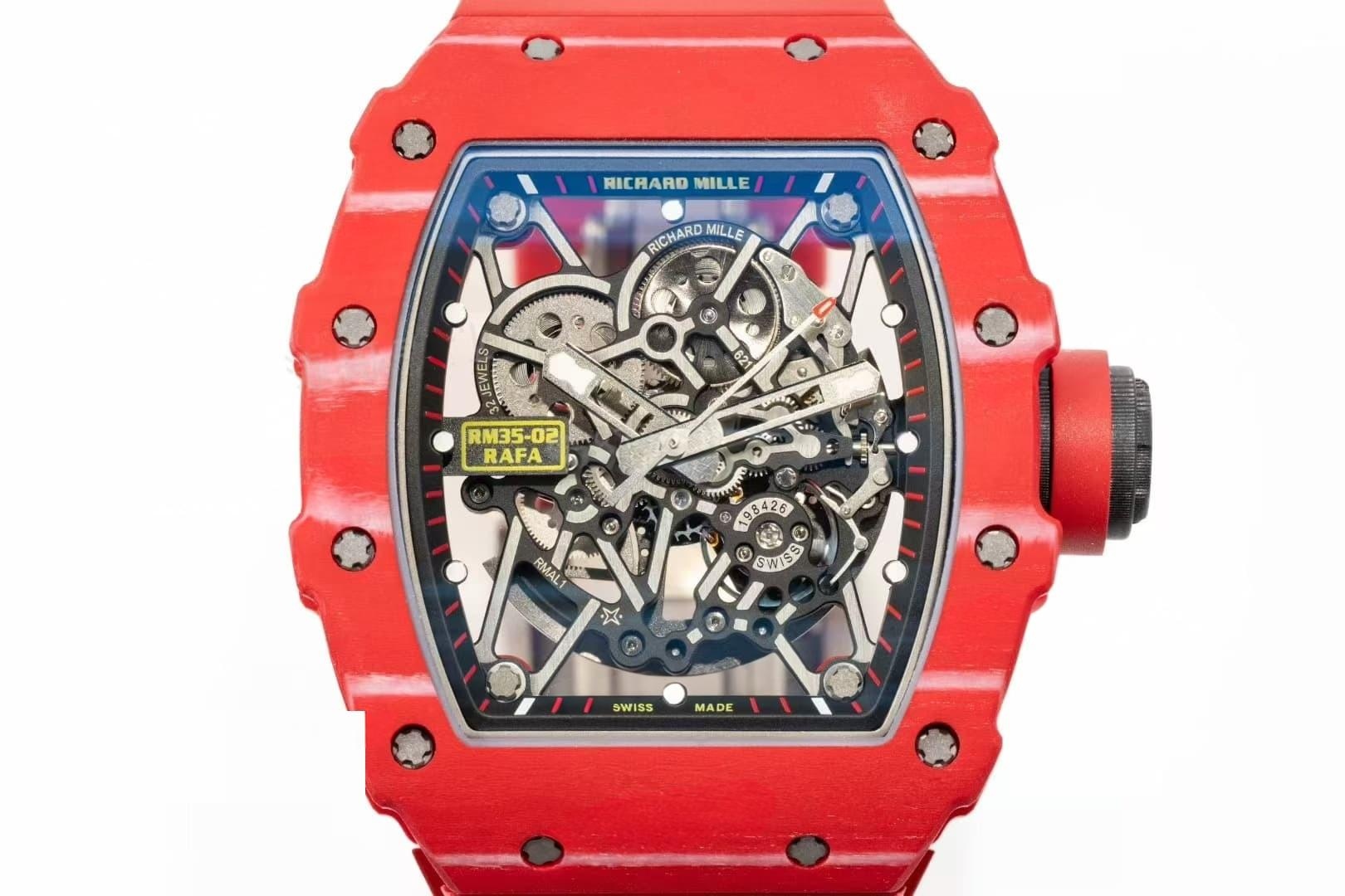 APS Factory Richard Mille RM35-02 Red Devil V2 versiyonu, kaçıksız (free-sprung) çift zemberekli RMAL1 entegre mekanizmasının kalitesi nasıl? — 2. fotoğraf