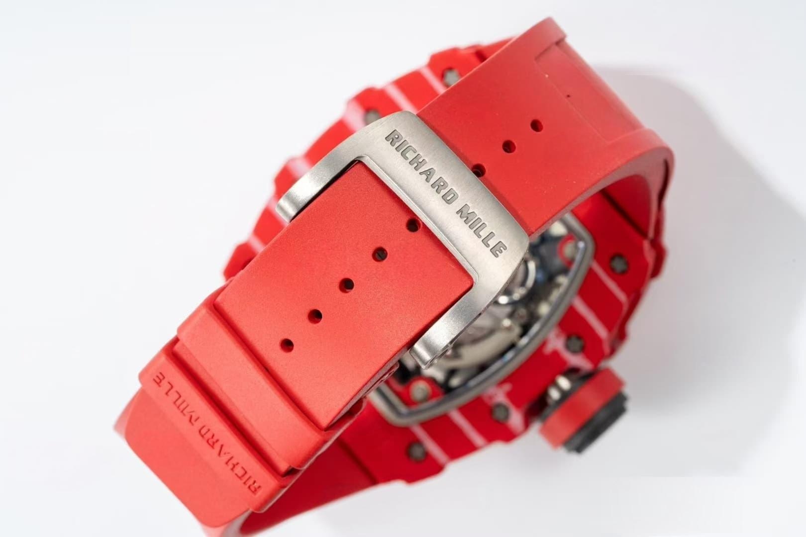 APS Factory Richard Mille RM35-02 Red Devil V2 versiyonu, kaçıksız (free-sprung) çift zemberekli RMAL1 entegre mekanizmasının kalitesi nasıl? — 9. fotoğraf