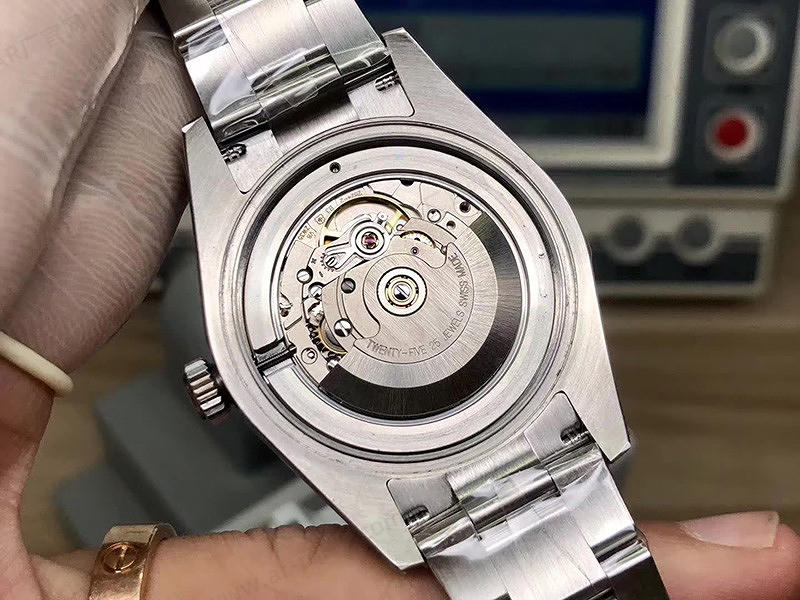 AR Factory Rolex şimşek yeşil cam saat incelemesi — 4. fotoğraf