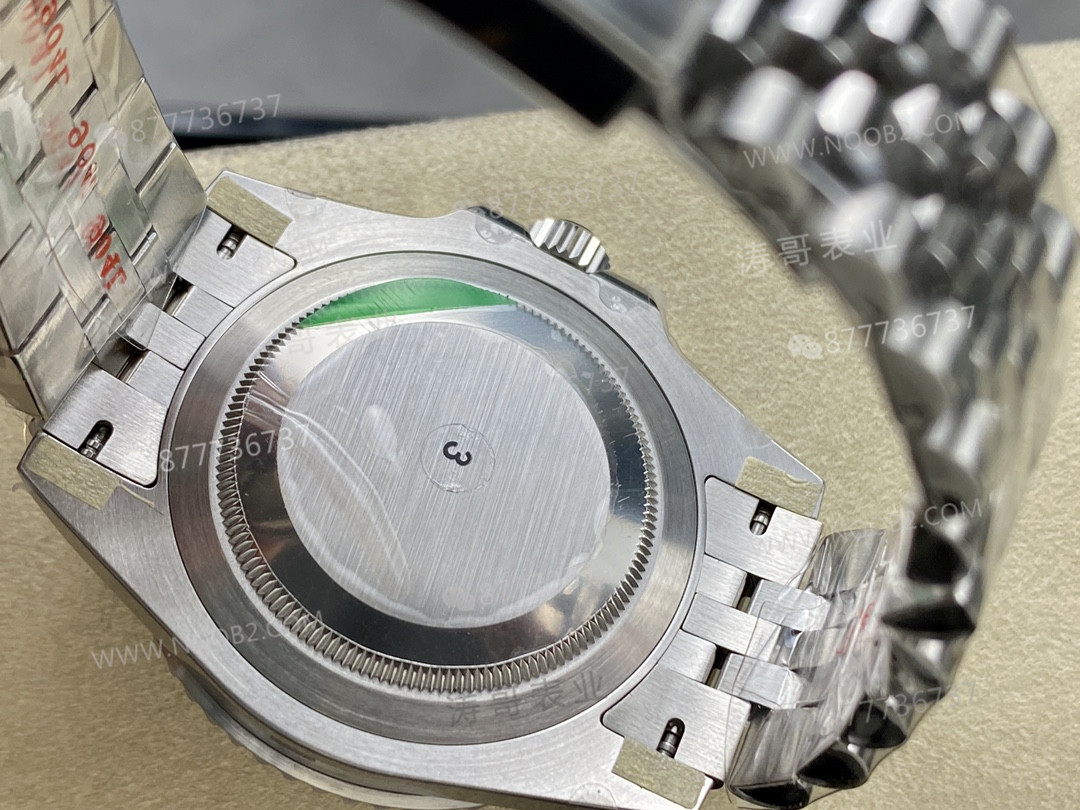 ARF Factory Rolex GMT-Master II 126710 yeşil akrepli, siyah-gri bezel: işçilik nasıl? — 9. fotoğraf