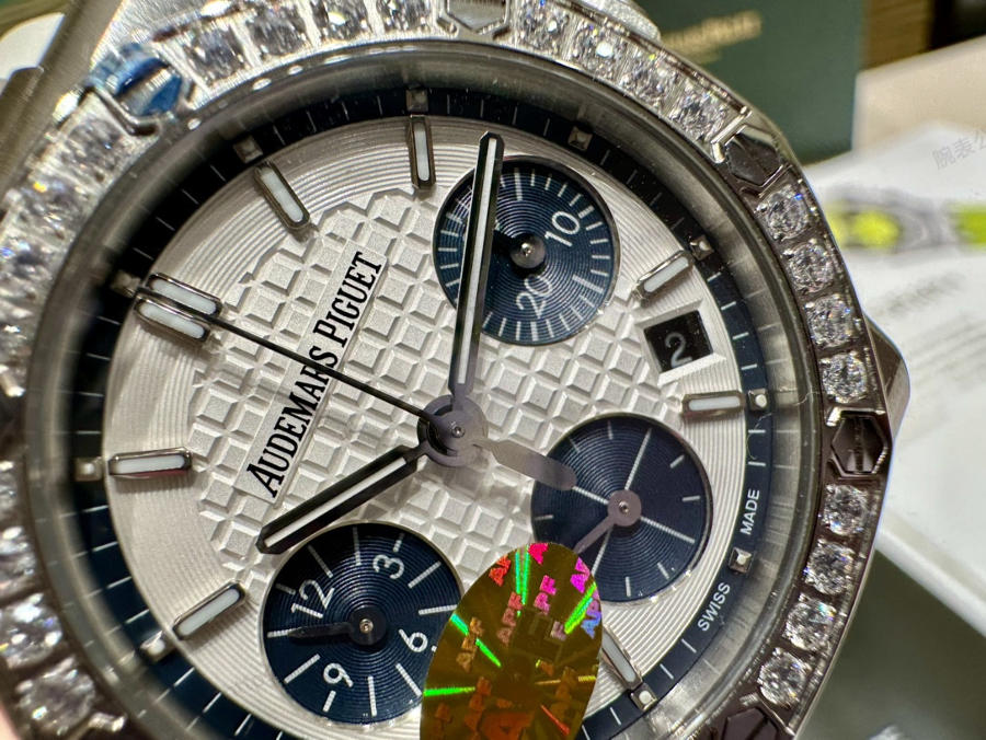 Audemars Piguet 37 mm kadın modeli, ünlü Wang Zhiwen ile aynı Royal Oak Offshore serisi kronograf saat — 2. fotoğraf