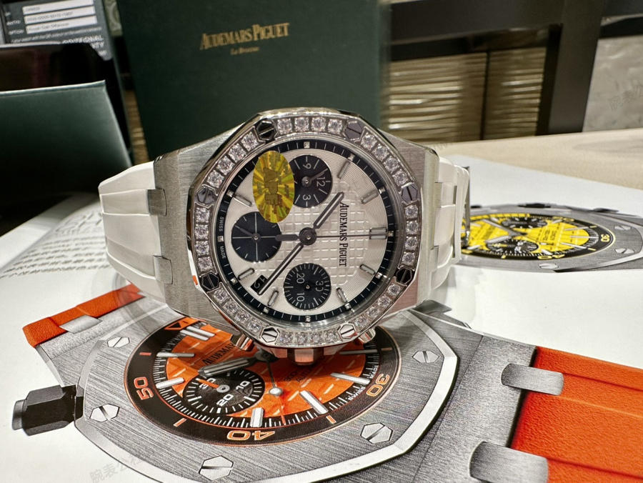Audemars Piguet 37 mm kadın modeli, ünlü Wang Zhiwen ile aynı Royal Oak Offshore serisi kronograf saat — 3. fotoğraf