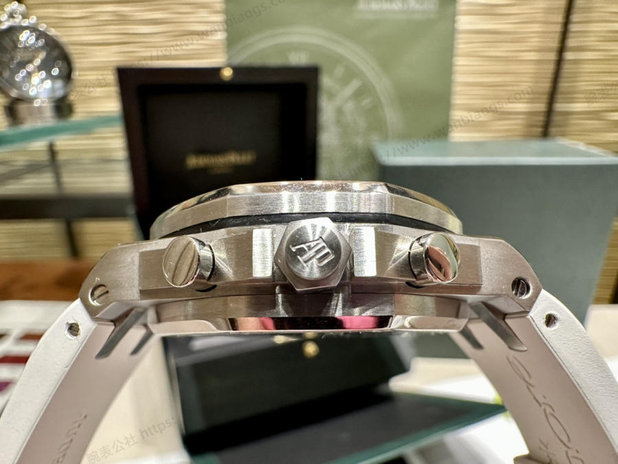 Audemars Piguet 37 mm kadın modeli, ünlü Wang Zhiwen ile aynı Royal Oak Offshore serisi kronograf saat — 5. fotoğraf