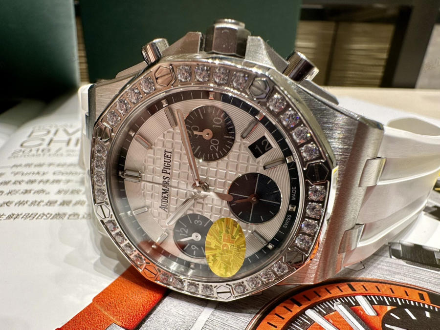Audemars Piguet 37 mm kadın modeli, ünlü Wang Zhiwen ile aynı Royal Oak Offshore serisi kronograf saat — 7. fotoğraf