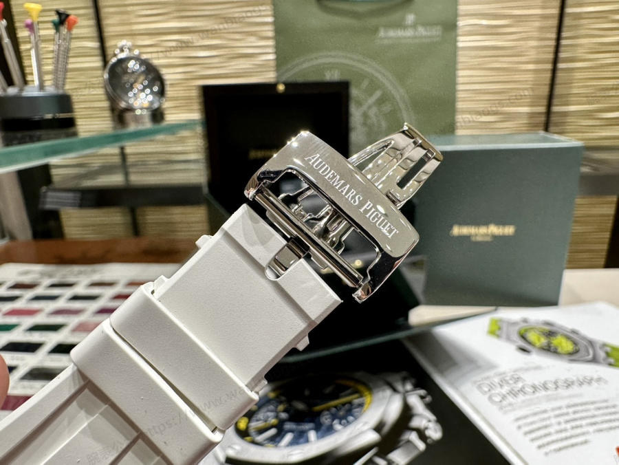 Audemars Piguet 37 mm kadın modeli, ünlü Wang Zhiwen ile aynı Royal Oak Offshore serisi kronograf saat — 9. fotoğraf