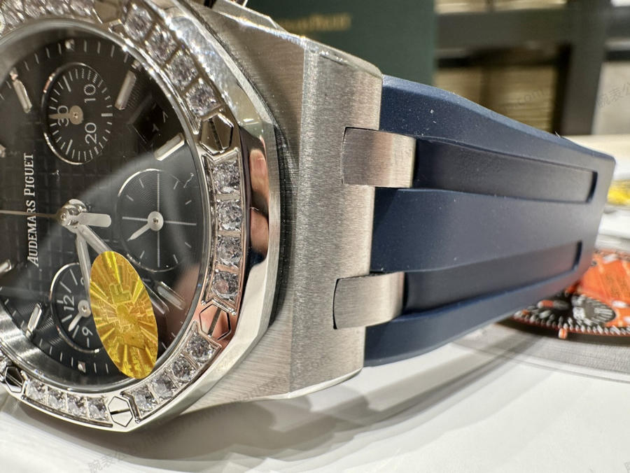 Audemars Piguet 37 mm Kadın Modeli, Ünlü Wang Ziwen ile Aynı Royal Oak Offshore Serisi Kronograf Saat — 6. fotoğraf
