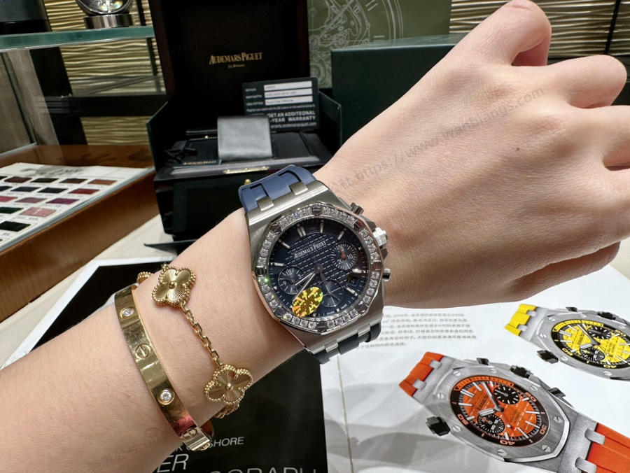 Audemars Piguet 37 mm Kadın Modeli, Ünlü Wang Ziwen ile Aynı Royal Oak Offshore Serisi Kronograf Saat — 12. fotoğraf