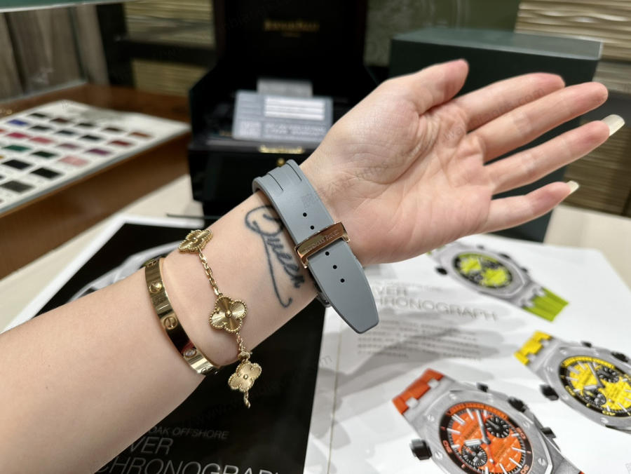 Audemars Piguet Kadın 37 mm - Ünlü Wang Ziwen ile Aynı Model - Royal Oak Offshore Serisi Kronograf Saat — 11. fotoğraf