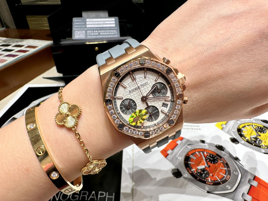 Audemars Piguet Kadın 37 mm - Ünlü Wang Ziwen ile Aynı Model - Royal Oak Offshore Serisi Kronograf Saat — 12. fotoğraf