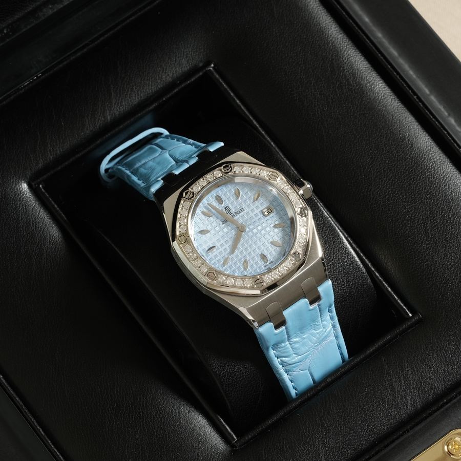 Audemars Piguet Royal Oak serisi model 67601 kuvars kol saati (mavi) - İlahınıza "Sevgililer Günü" hediyesi — 3. fotoğraf
