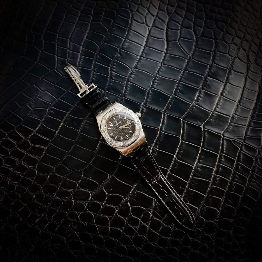 Audemars Piguet Royal Oak serisi model 67601 kuvars kol saati (siyah) - tanrıçaya "Sevgililer Günü" hediyesi — 12. fotoğraf