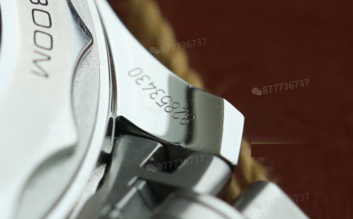 Ayrıntılı inceleme: VS Factory Omega Seamaster 300 replika 8800 mekanizması, çift T darbe emici ve orijinalden farkları — 28. fotoğraf