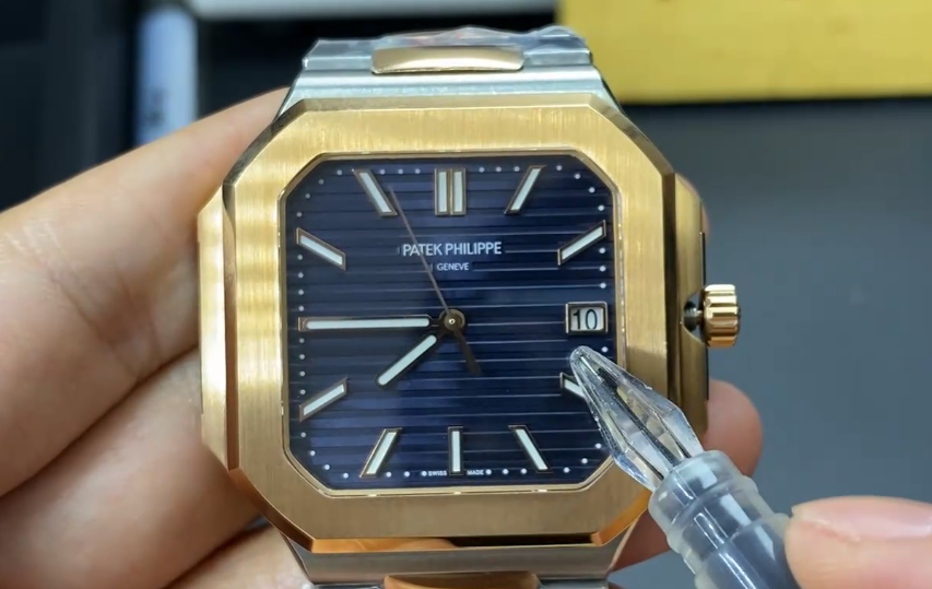 Patek Philippe Cubitus 5821 Tarih Penceresi