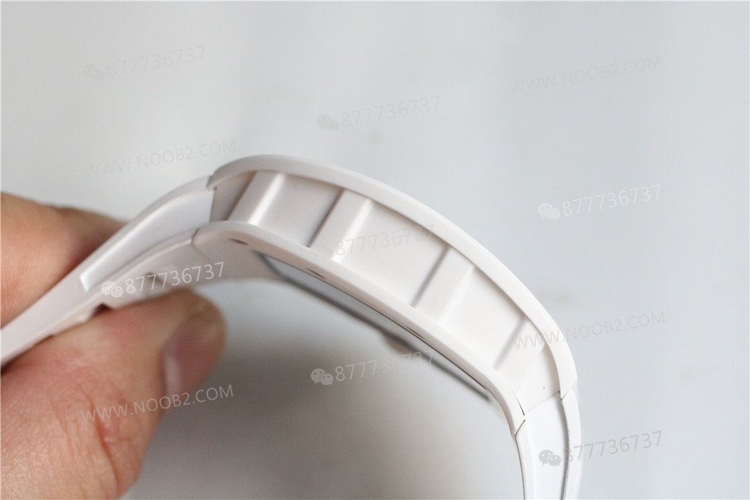 BBR Factory Richard Mille RM055 entegre mekanizma ZF Factory'ı geride bırakıyor — 15. fotoğraf