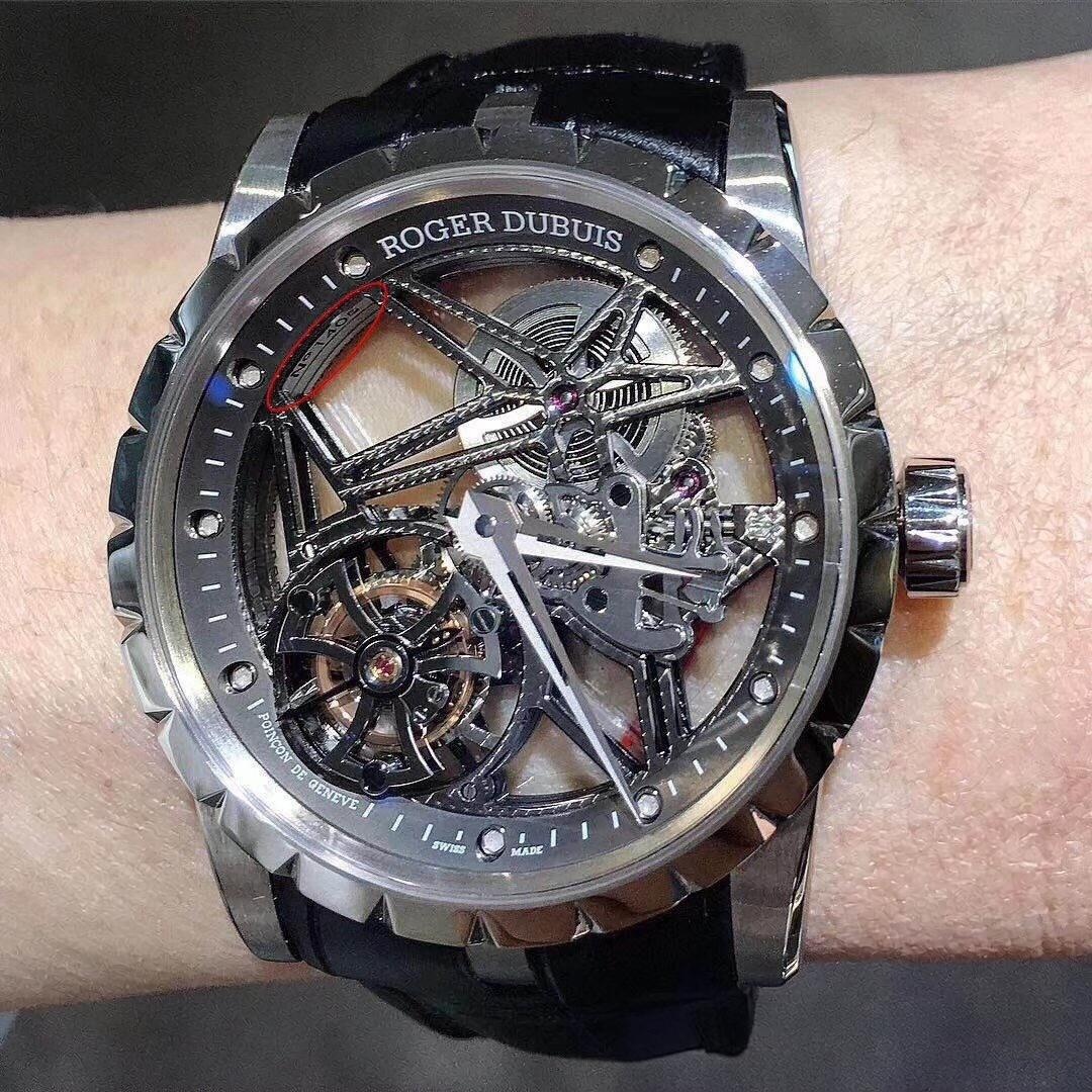 BBR Factory V3 versiyon Roger Dubuis Kral serisi RDDBEX0393 tourbillon replika saatinde neler yükseltildi? — 4. fotoğraf