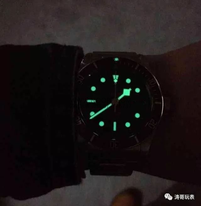 Beckham'ın da tercih ettiği ZF Factory Tudor Black Bay 79733N altın-çelik replika saat nasıl? Gelin "altın balta"nın gerçek-replika karşılaştırmasına birlikte bakalım — 13. fotoğraf