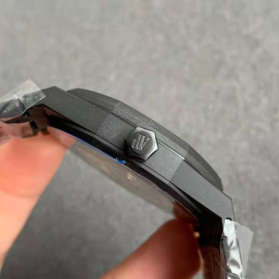 Audemars Piguet 15500 DLC Kurma Kolu