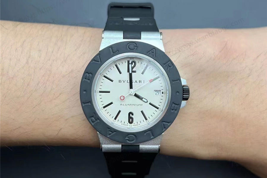 BV Factory Bulgari 103539 iş birliği modeli incelemesi — 5. fotoğraf