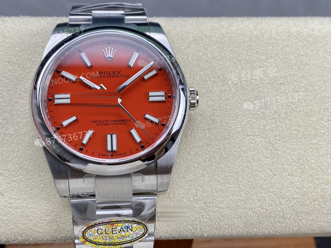 Clean Rolex Oyster Perpetual m124300-0007 kırmızı kadran ne kadar başarılı? — 1. fotoğraf