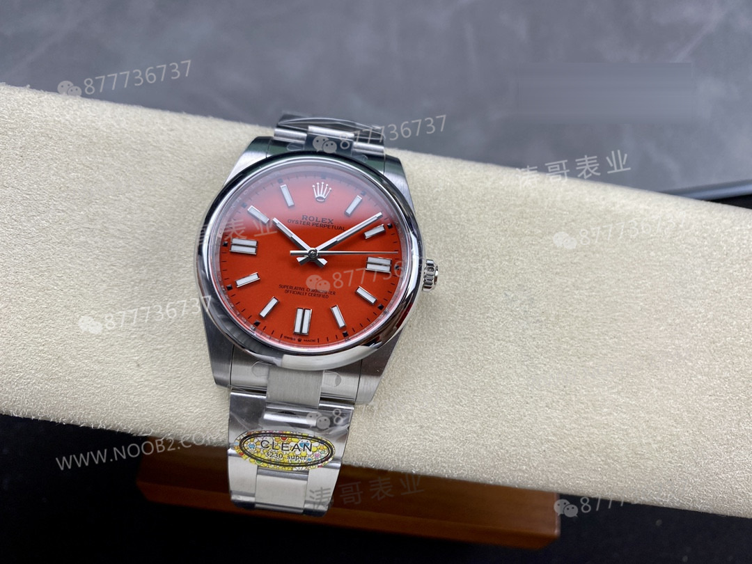 Clean Rolex Oyster Perpetual m124300-0007 kırmızı kadran ne kadar başarılı? — 5. fotoğraf