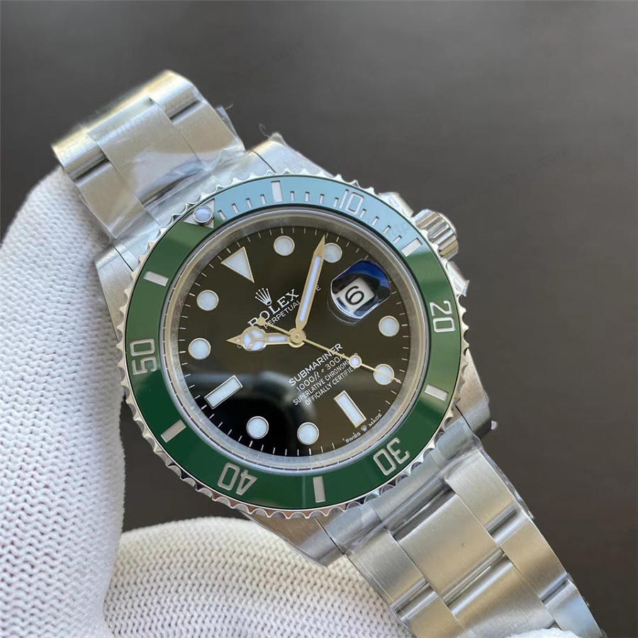 Clean Rolex Yeşil Su Hayaleti (Green Submariner) Saatin İşçilik Detayları İncelemesi — 1. fotoğraf