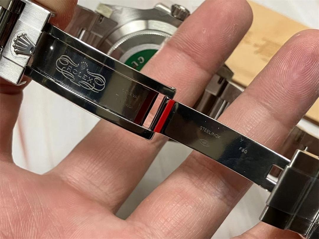 Clean Rolex yeşil su hayaleti yeni 3235 mekanizmalı modeli elde nasıl bir deneyim sunuyor? — 14. fotoğraf