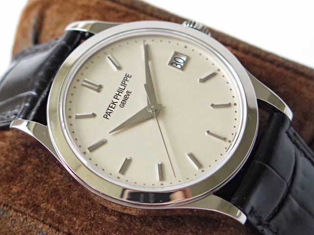 Replika Patek Philippe Calatrava 5296G Beyaz Kadran