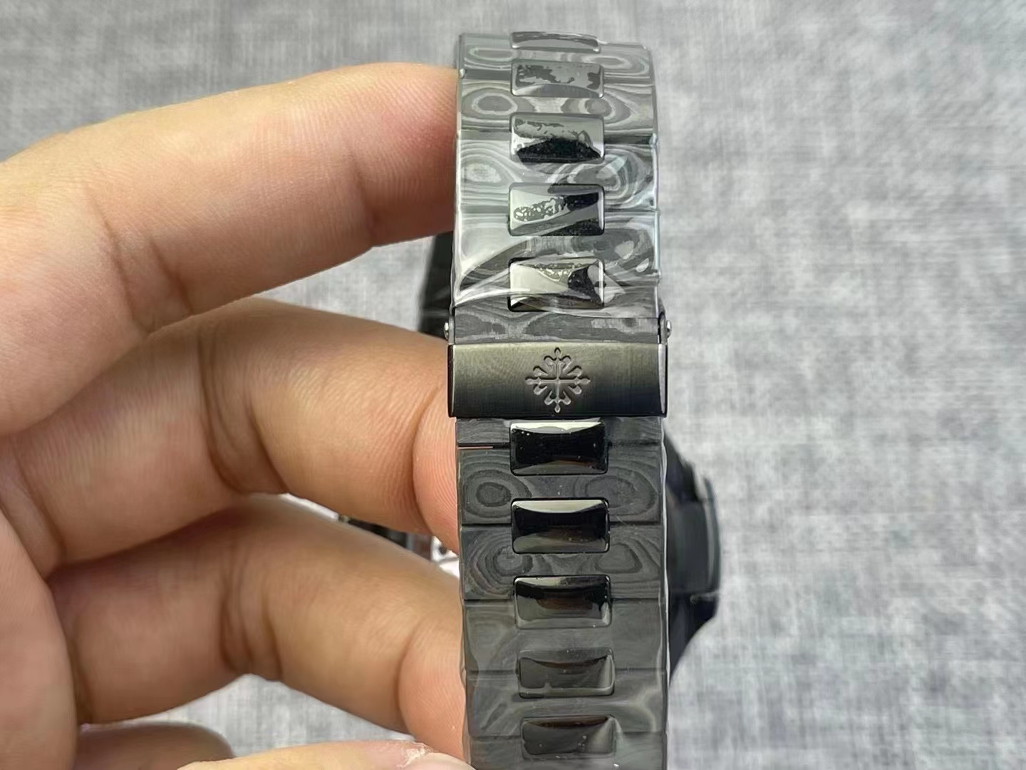 Patek Philippe Nautilus Karbon Bilezik