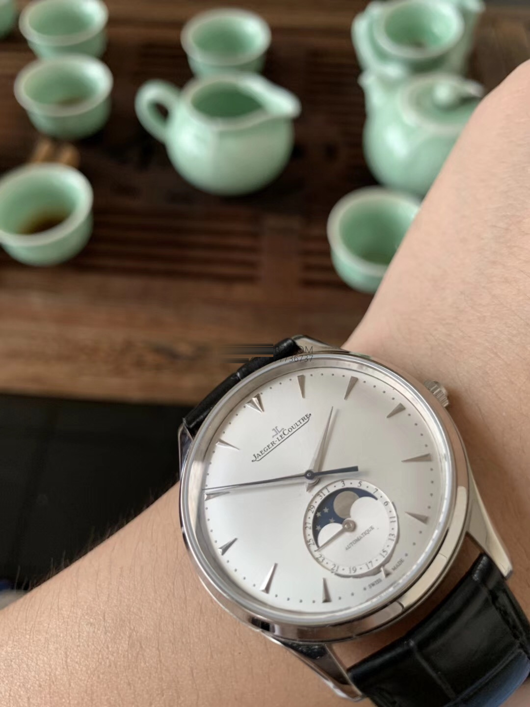 En üst versiyon GF Factory Jaeger-LeCoultre Master Ultra Thin Moon serisi klasik replika saat Q1368420 orijinal karşılaştırmalı inceleme — 14. fotoğraf