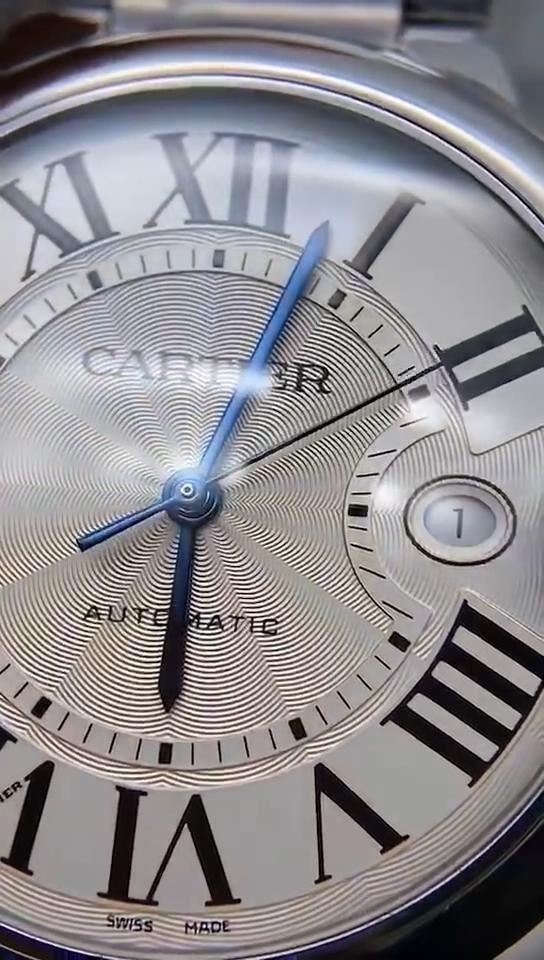 En yeni V6 Cartier V7 versiyonu Ballon Bleu 42 mm detaylı gerçek çekim incelemesi ve gerçek-replika karşılaştırması — 19. fotoğraf
