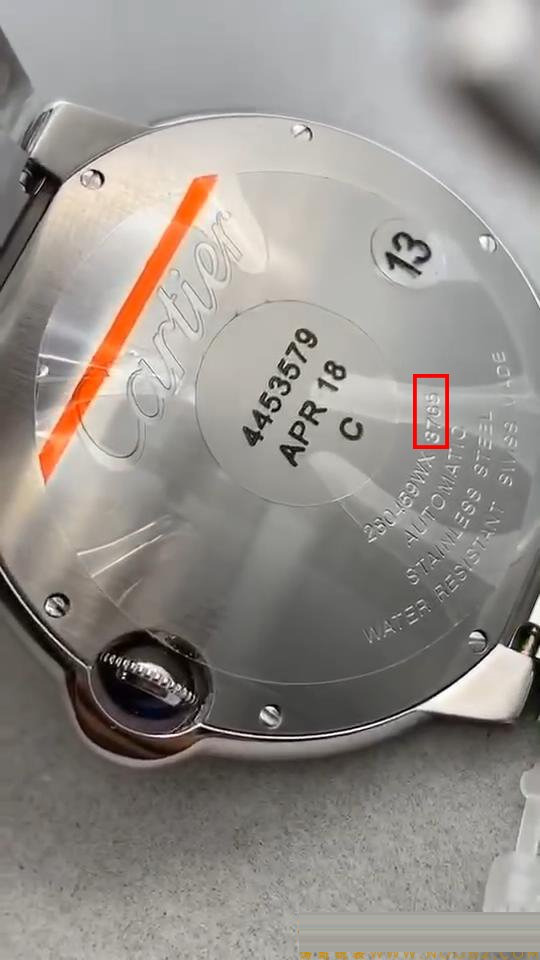 En yeni V6 Cartier V7 versiyonu Ballon Bleu 42 mm detaylı gerçek çekim incelemesi ve gerçek-replika karşılaştırması — 20. fotoğraf