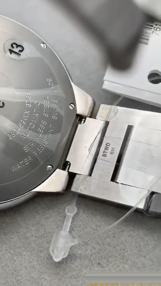 En yeni V6 Cartier V7 versiyonu Ballon Bleu 42 mm detaylı gerçek çekim incelemesi ve gerçek-replika karşılaştırması — 21. fotoğraf