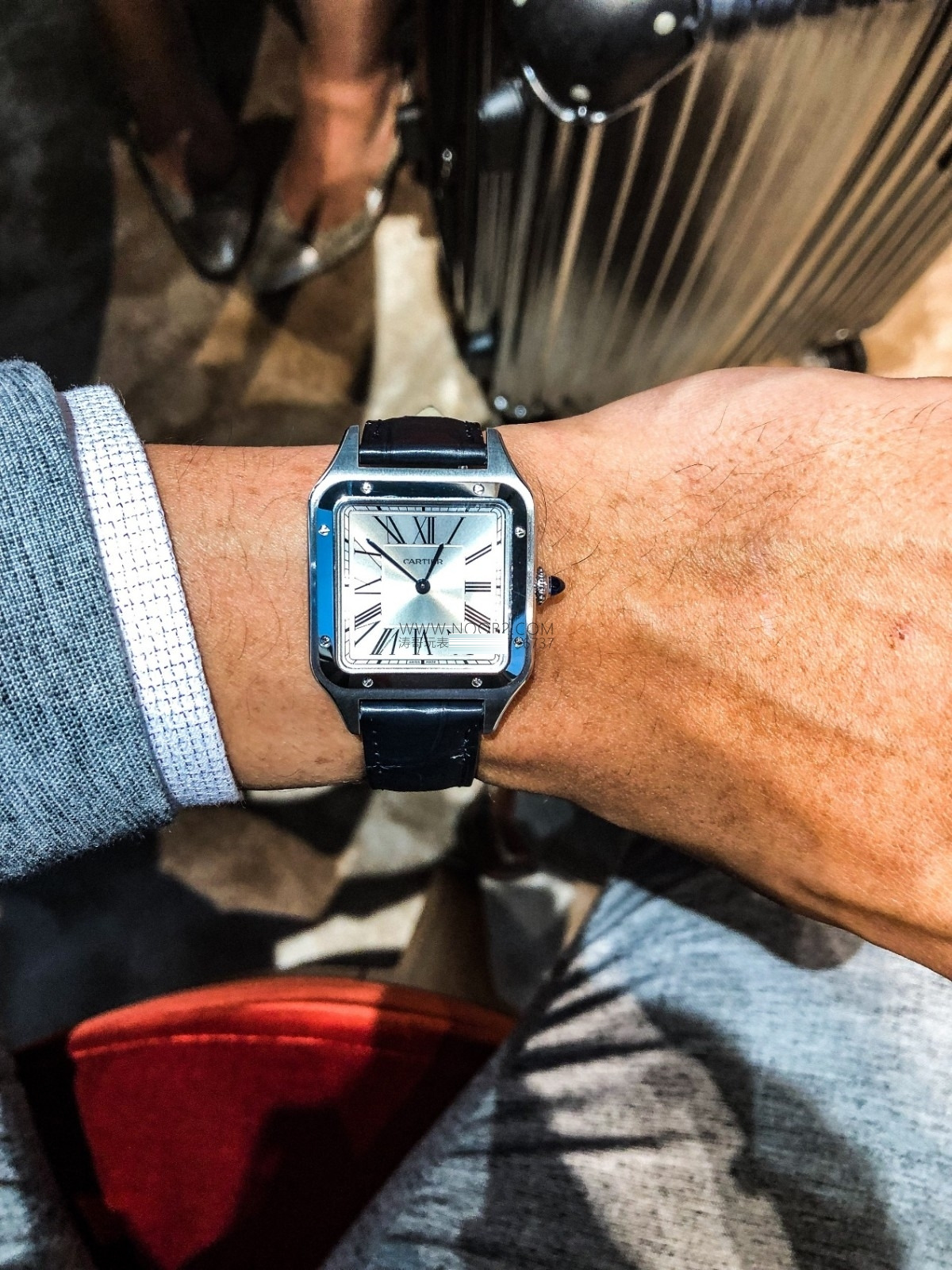 En yeni XF Factory Cartier Santos V2 yükseltilmiş sürüm replika kuvars saat en hafif ve en ince olan mı? Kalitesi nasıl? — 1. fotoğraf