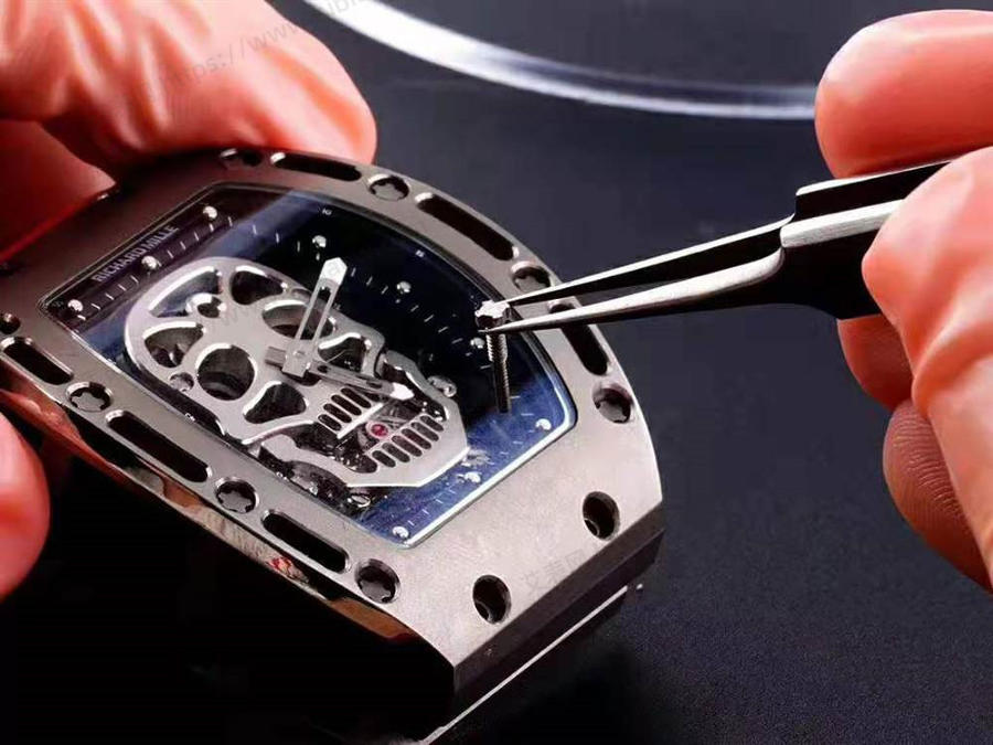 EUR Factory Richard Mille RM-052 Ultimate Kurukafa Phoenix Red saat incelemesi — 5. fotoğraf