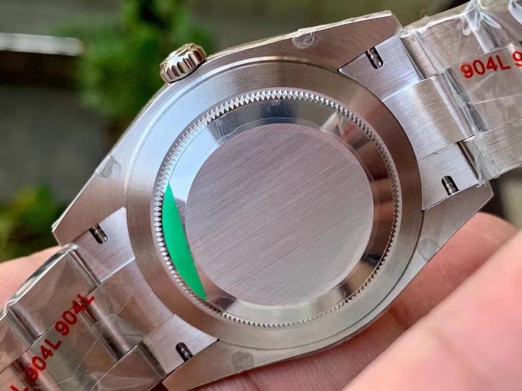 Replika Rolex Oyster Perpetual 41mm Kasa Arkası