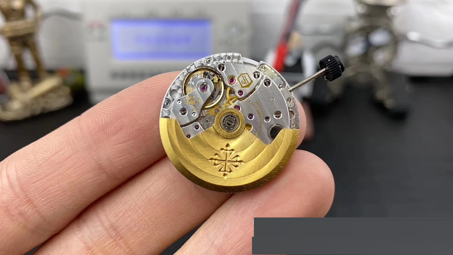 Gerçek-replika karşılaştırması: 3K Factory Patek Philippe 5167 replikasının 324 tek parça mekanizması orijinaline göre nasıl? — 15. fotoğraf
