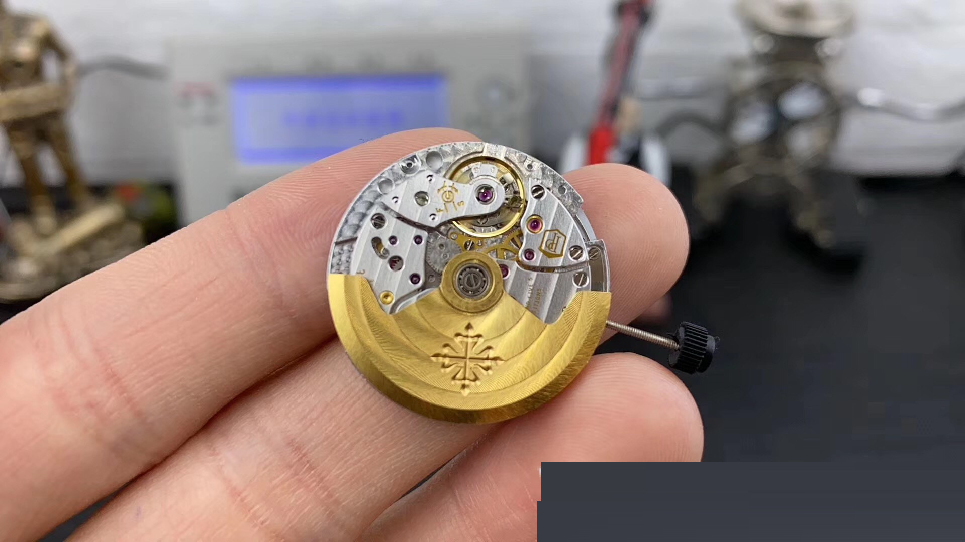 Gerçek-replika karşılaştırması: 3K Factory Patek Philippe 5167 replikasının 324 tek parça mekanizması orijinaline göre nasıl? — 16. fotoğraf