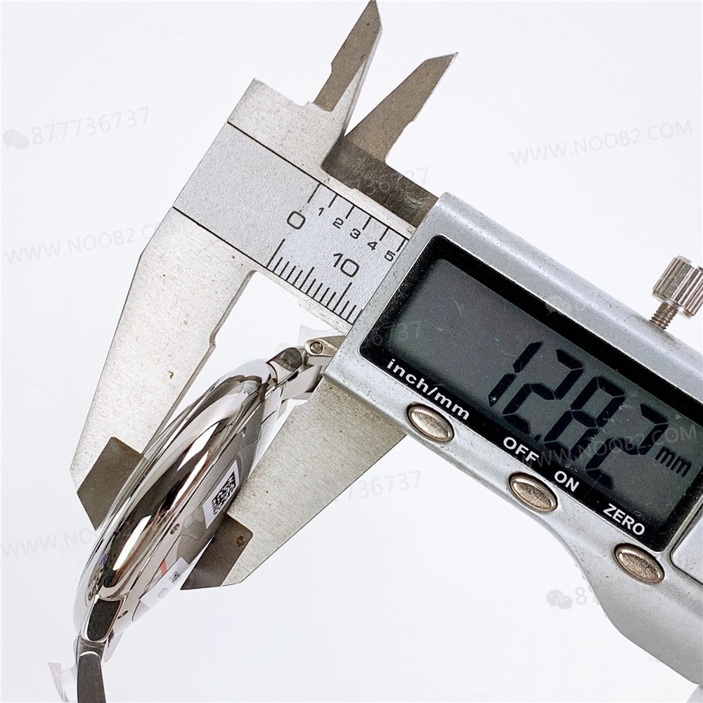 Gerçek-replika karşılaştırması: AF Factory Ballon Bleu 42 mm büyük boy erkek replika saat — 16. fotoğraf