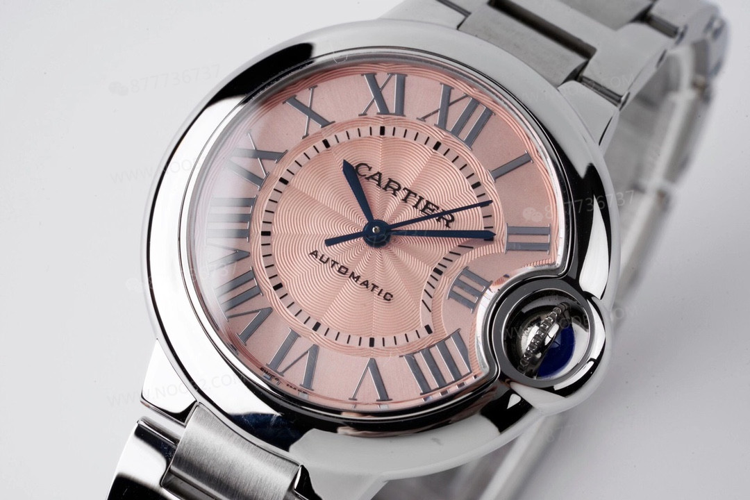 Gerçek-replika karşılaştırması: AF Factory Cartier Ballon Bleu 33 mm pembe kadran 076 orijinal mekanizma bir bakışta ele verir mi? — 5. fotoğraf
