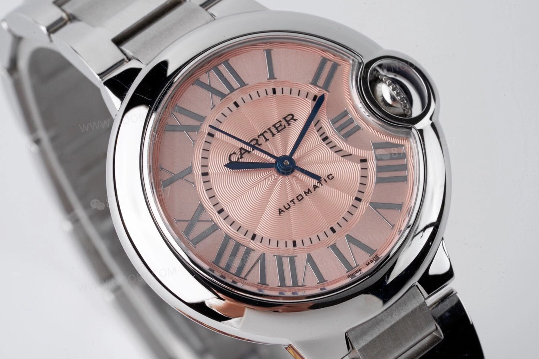 Gerçek-replika karşılaştırması: AF Factory Cartier Ballon Bleu 33 mm pembe kadran 076 orijinal mekanizma bir bakışta ele verir mi? — 7. fotoğraf