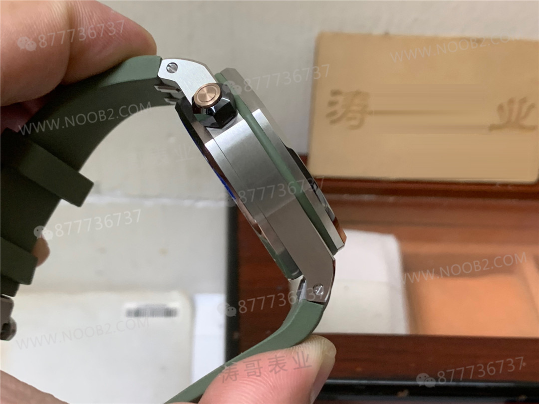 Gerçek-replika karşılaştırması: APS Factory Audemars Piguet 15720 hızlı sök kayış 4308 mekanizma — 14. fotoğraf