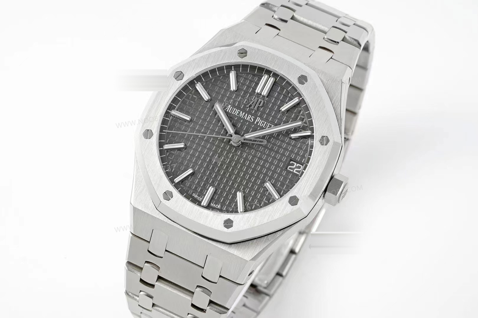 Gerçek-replika karşılaştırması: APS Factory Audemars Piguet Royal Oak 15500'ün yükseltilmiş 4302 entegre mekanizmasının işçiliği nasıl? — 26. fotoğraf